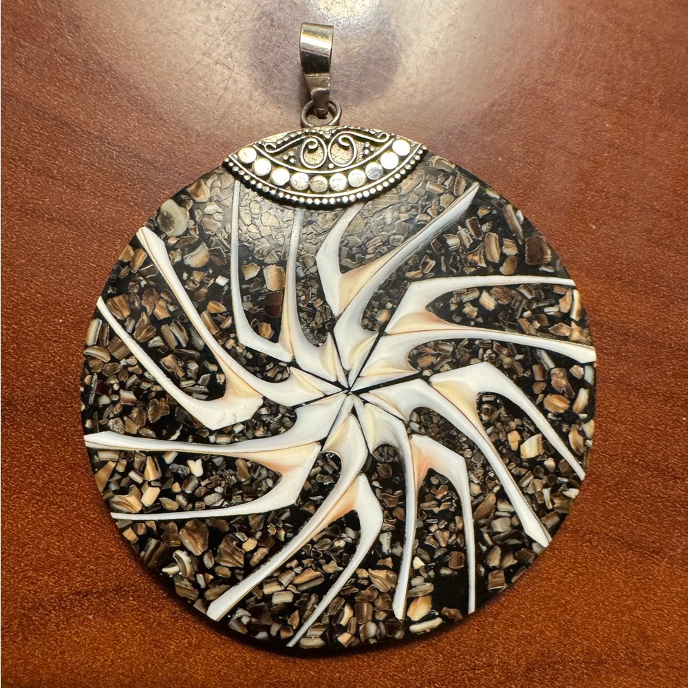 BeautyGenuine Shell Pendant with 925 Sterling Silver, Handmade